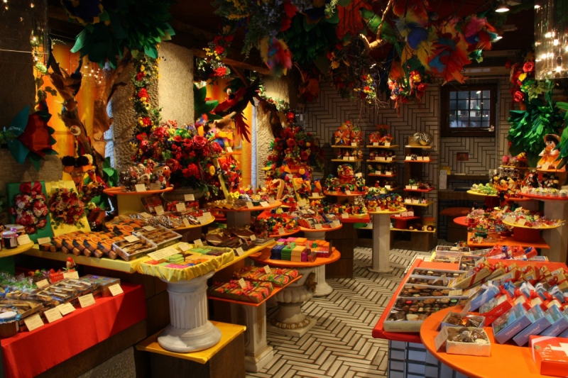 boutique-SOLLIES TOUCAS-min_candy_store_chocolate_shop_chocolate_switzerland-393515