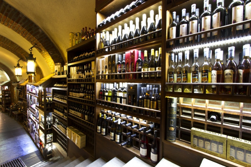 boutique-SOLLIES TOUCAS-min_world_street_travel_shop_canon_georgia_wine_bottles-429767